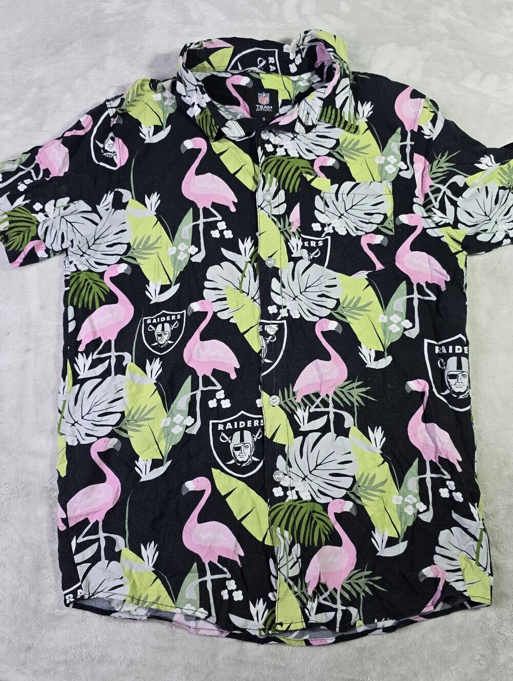 NFL Team Apparel Las Vegas Raiders Floral Flamingo Button Down Shirt Mens Sm